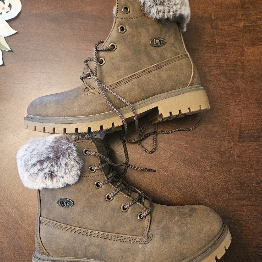 Lugz Tan Boots with Faux Fur Collar Size 8.5, New